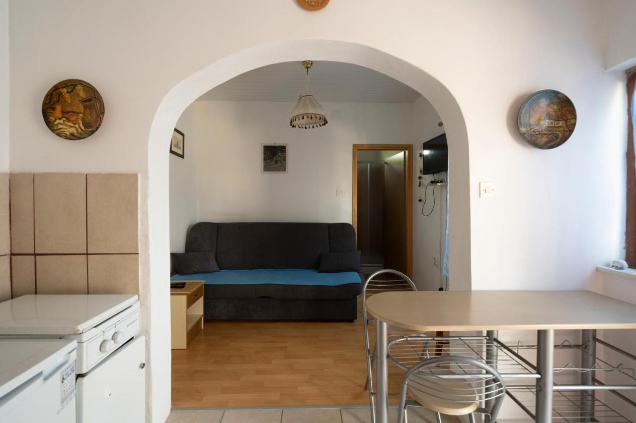 Studio Apartman Ema 2 Горни Карин Екстериор снимка